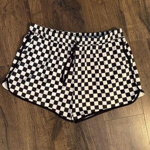 Sterling Kreek Black & White Checkered Shorts | Size: 2X